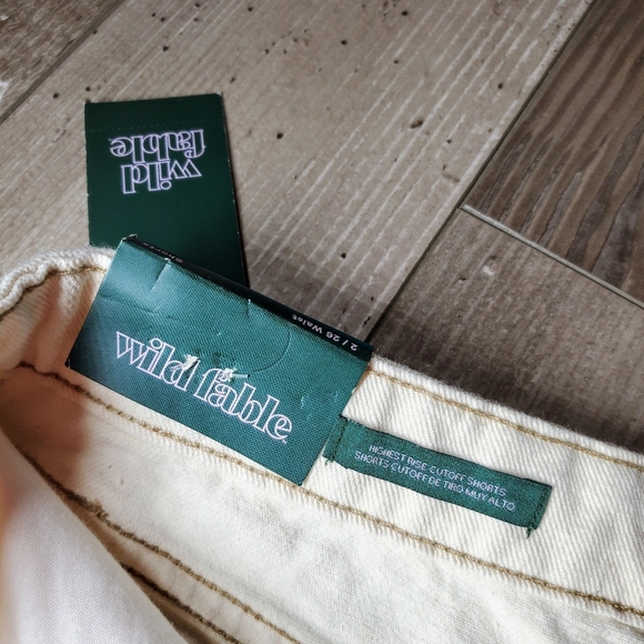 NWT Wild Fable Women's Super-High Rise Cut-Off Jean Shorts Off-White Size 2/26 - Picture 11 of 16